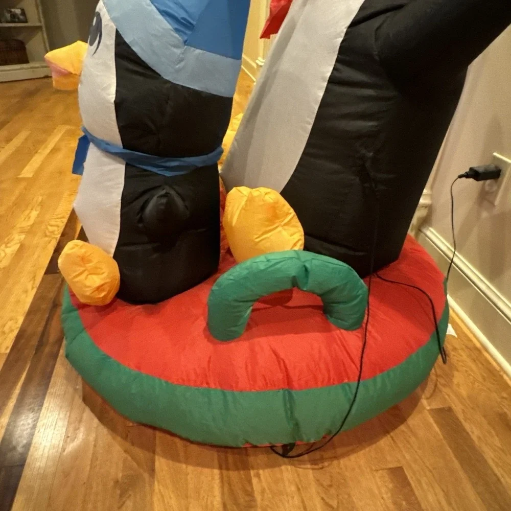 Gemmy Airblown Inflatable Penguins On‎ Tube 4 ft Christmas Holiday Yard Decor